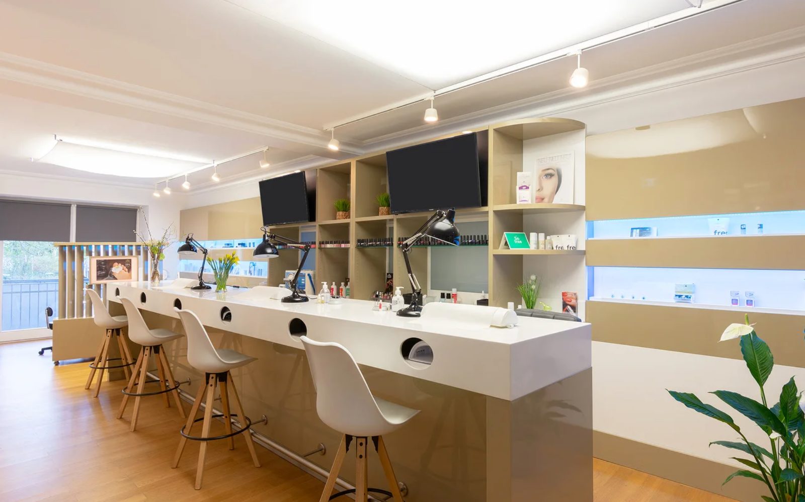 Nagelstudio-Arbeitsplätze bei Beauty for You in Frankfurt
